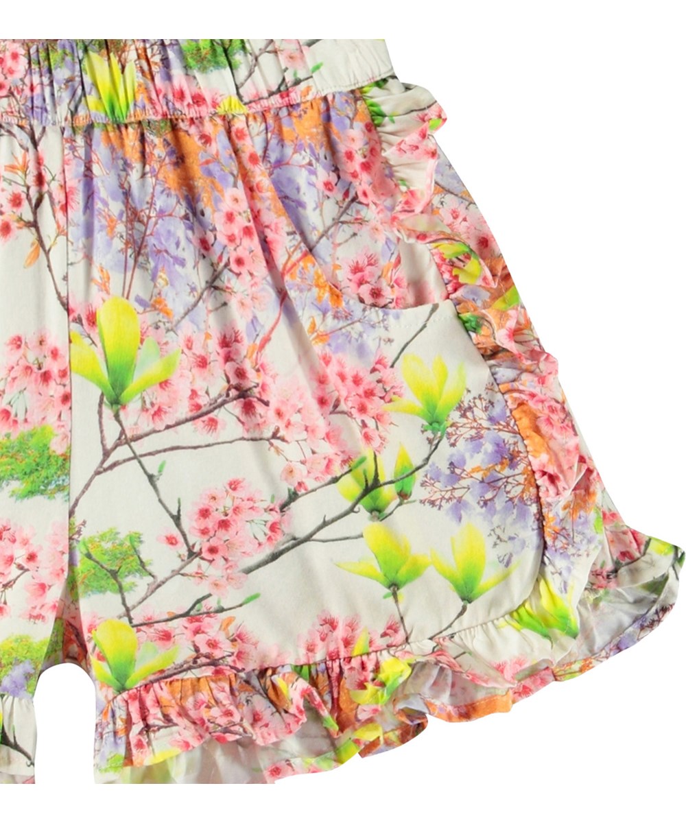 Acacia - In Bloom - Shorts aus Viskose. Druck von blühenden Bäumen für Kinder.