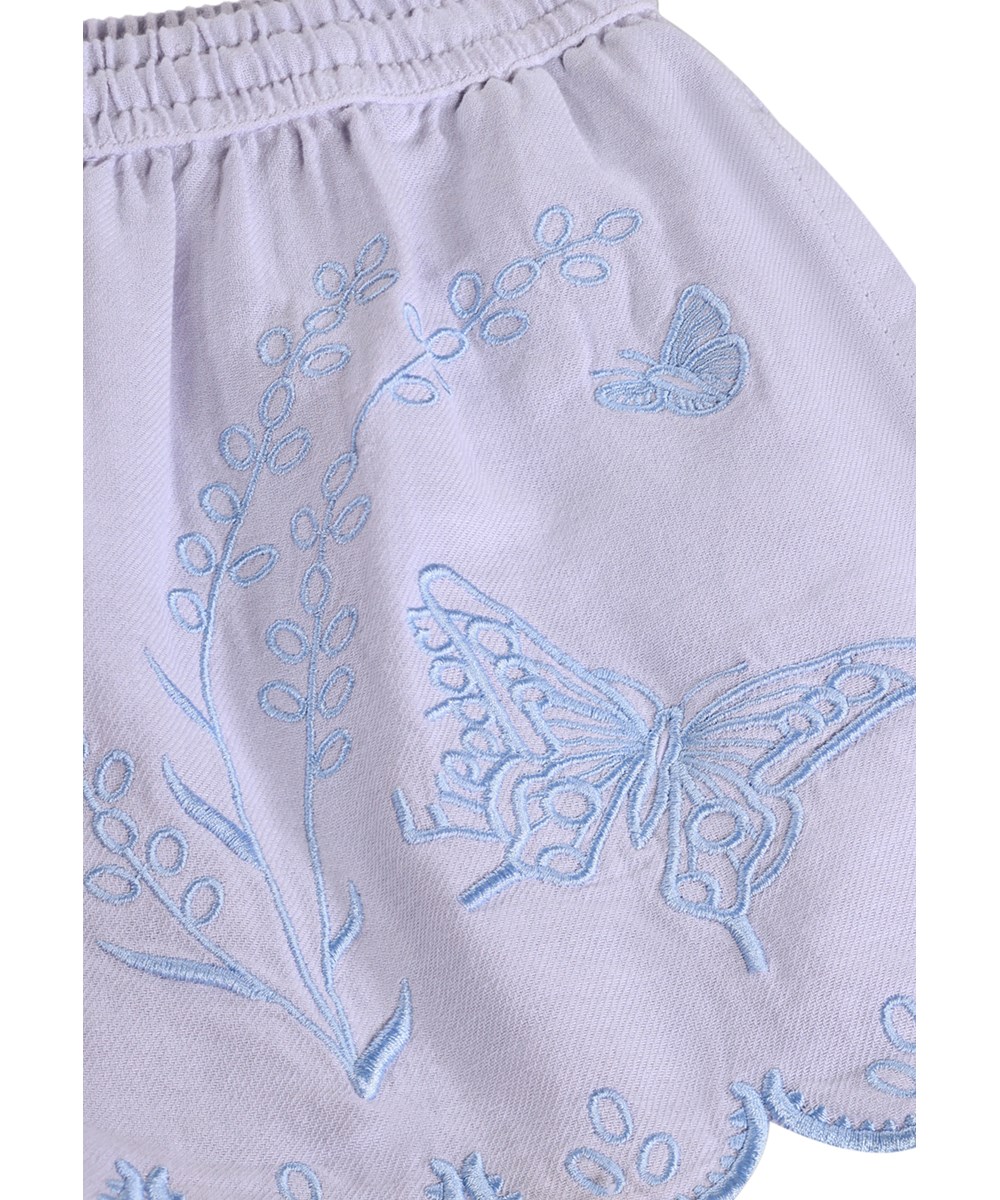 Annabella - Pastel Lilac - Lila Shorts für Kinder aus Bio-Baumwolle mit Stickerei.