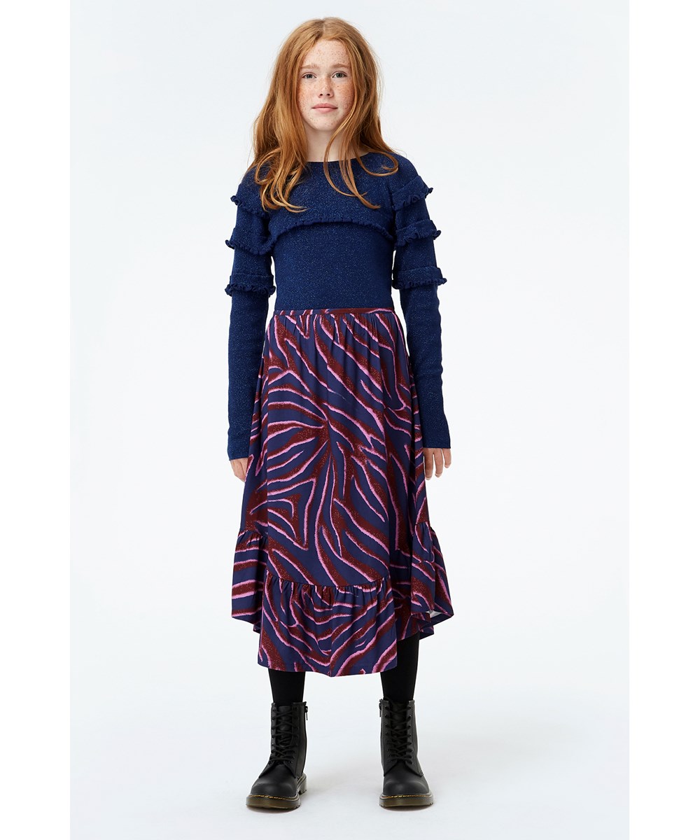 Gilah - Ink Blue - Blaue Glimmerbluse mit Rüschen