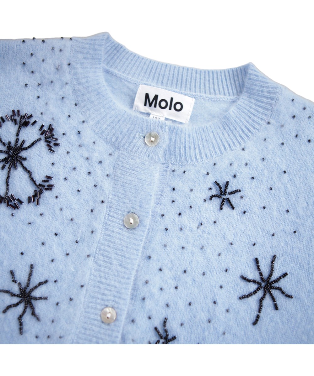 Ginny - Blue Moon - Hübscher hellblauer Cardigan für Kinder aus weicher gebürsteter Wolle.