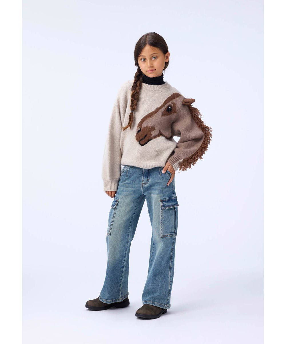 Gisela - Horse Knit - Brauner Strickpullover für Kinder aus Wolle mit einem Pferdemotiv.