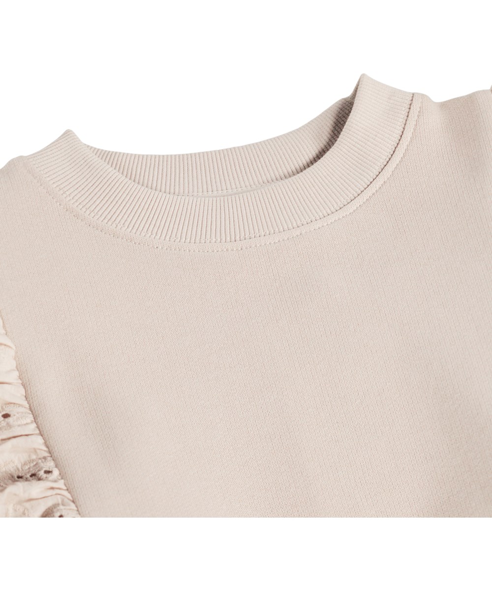 Maro - Soft Powder - Beiger Pullover für Kinder aus Bio-Baumwolle mit Rüschenkanten