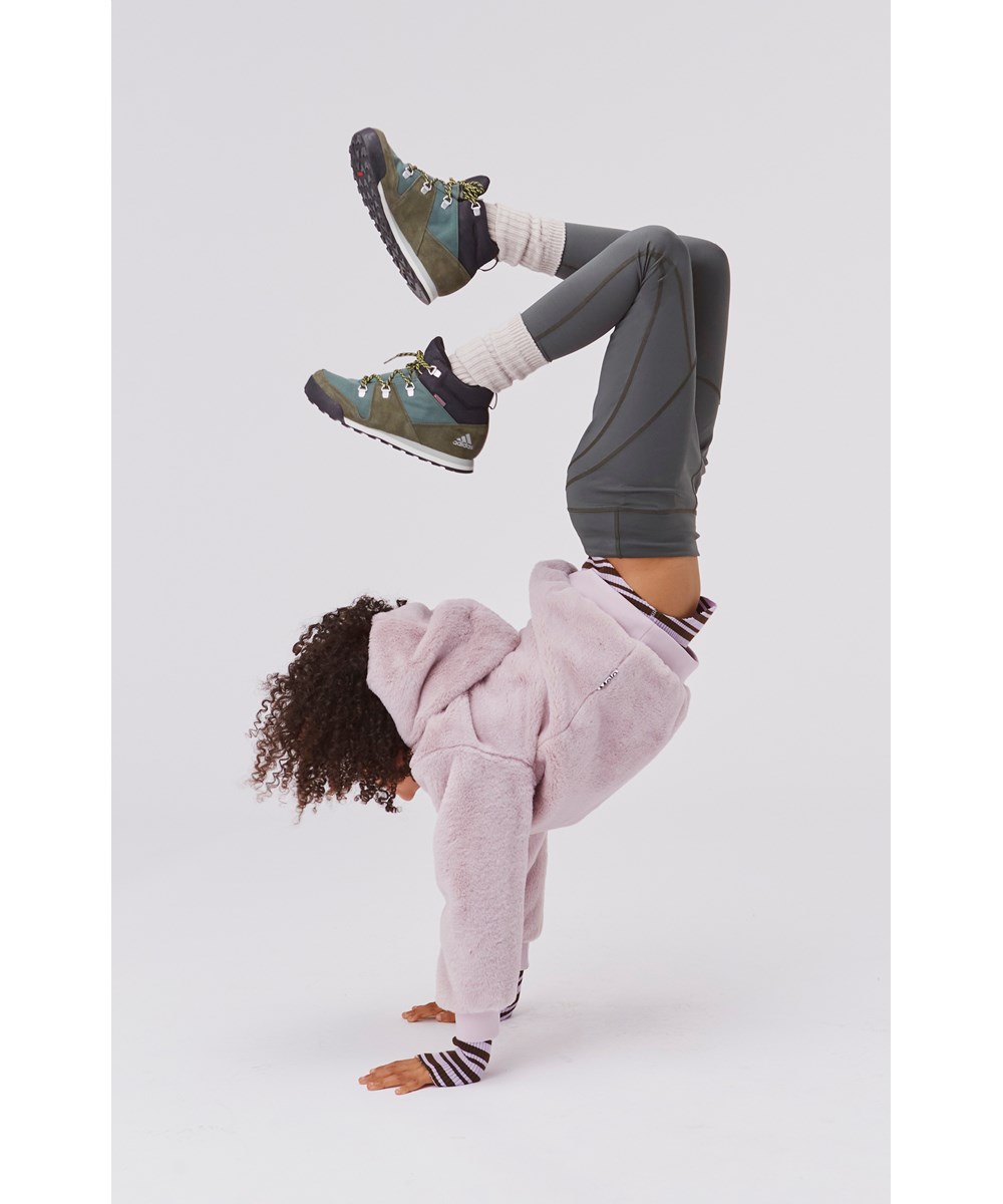 Maureen - Frozen Lilac - Kapuzenpullover aus lilafarbenem Kunstpelz