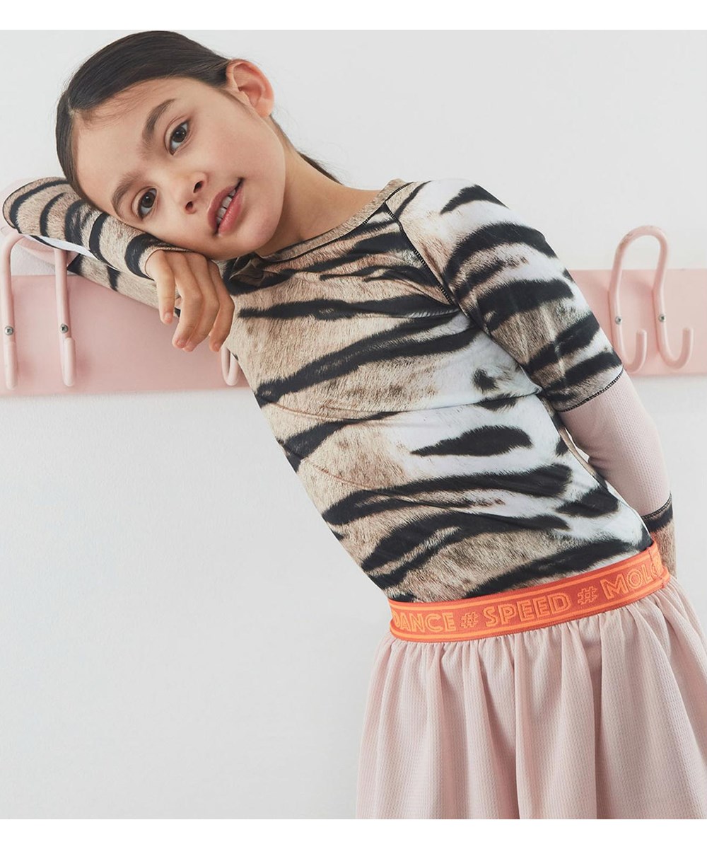 Odelia - Wild Tiger - Langärmlige Sportbluse mit Tigerdruck