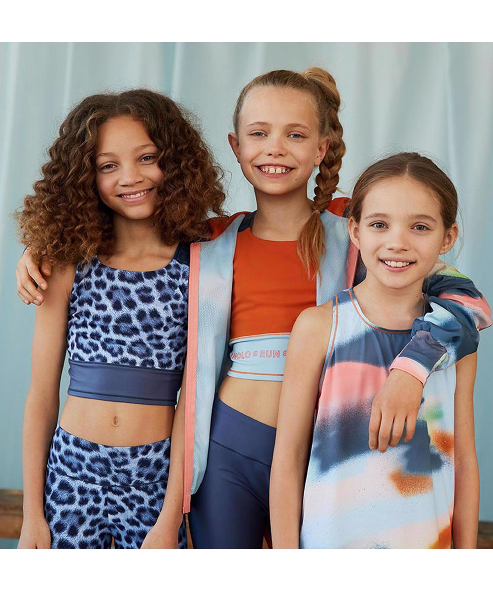 Oriana - Faded Spray - Buntes Sporttop mit Spray-Druck