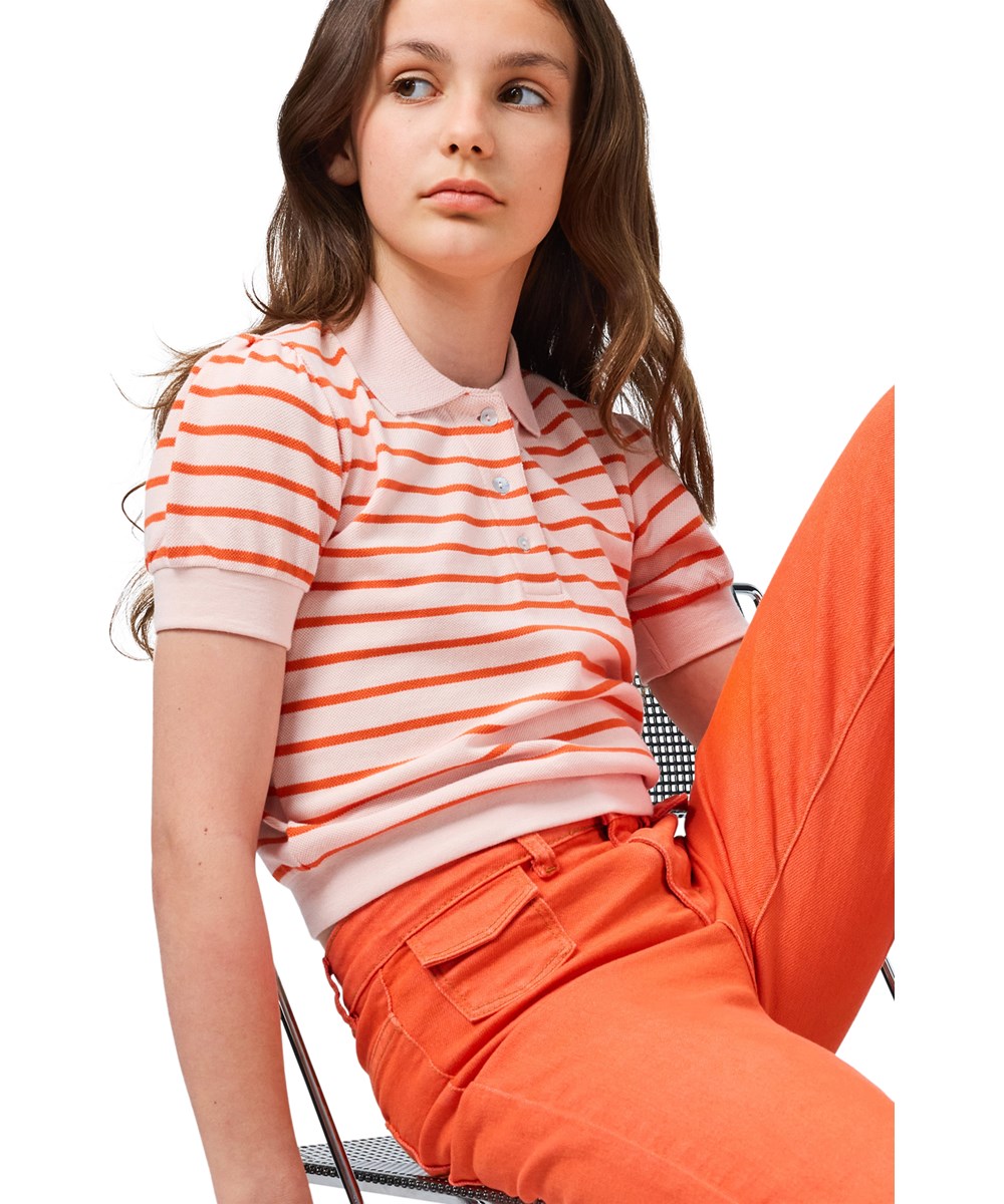 Raki - Love Stripe - Poloshirt für Kinder mit pink-orangefarbenen Streifen aus Öko-Baumwolle