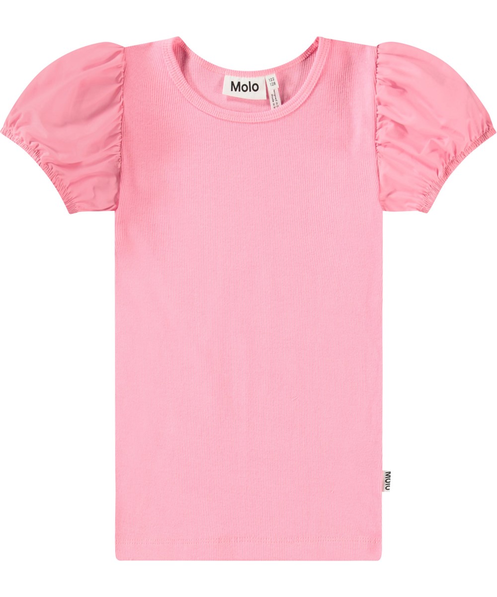 Raluca - Pink Lemonade - Rosa eng anliegendes T-Shirt für Kinder aus weichem Öko-Baumwollripp mit Rundhalsausschnitt und Puffärmeln.