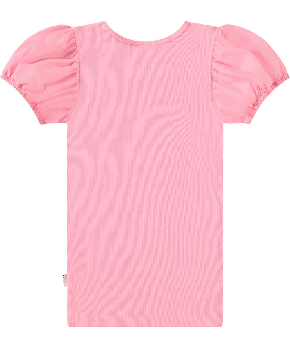 Raluca - Pink Lemonade - Rosa eng anliegendes T-Shirt für Kinder aus weichem Öko-Baumwollripp mit Rundhalsausschnitt und Puffärmeln.