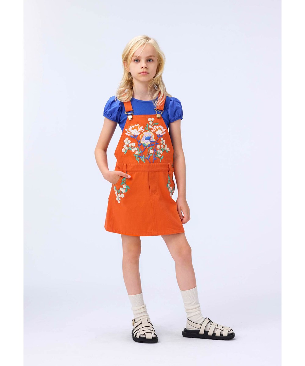 Raluca - Violet Blue - Blaues eng anliegendes T-Shirt für Kinder aus weichem Öko-Baumwollripp mit Rundhalsausschnitt und Puffärmeln.