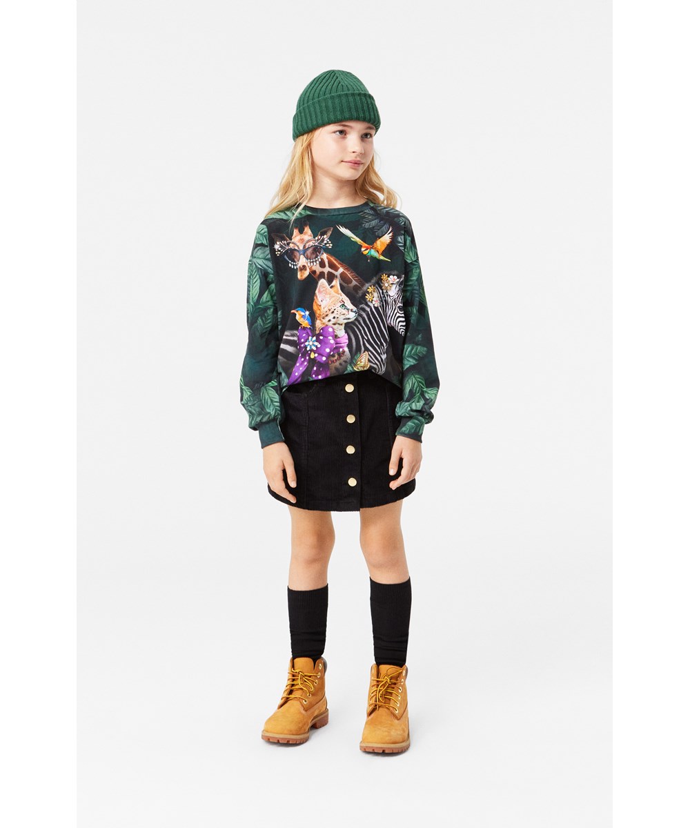 Reniza - Avant-Garde - Langärmelige schwarze und grüne Bluse aus Öko-Baumwolle mit einem Allover-Druck mit grünen Blättern und festlichen Tieren auf der Vorderseite.