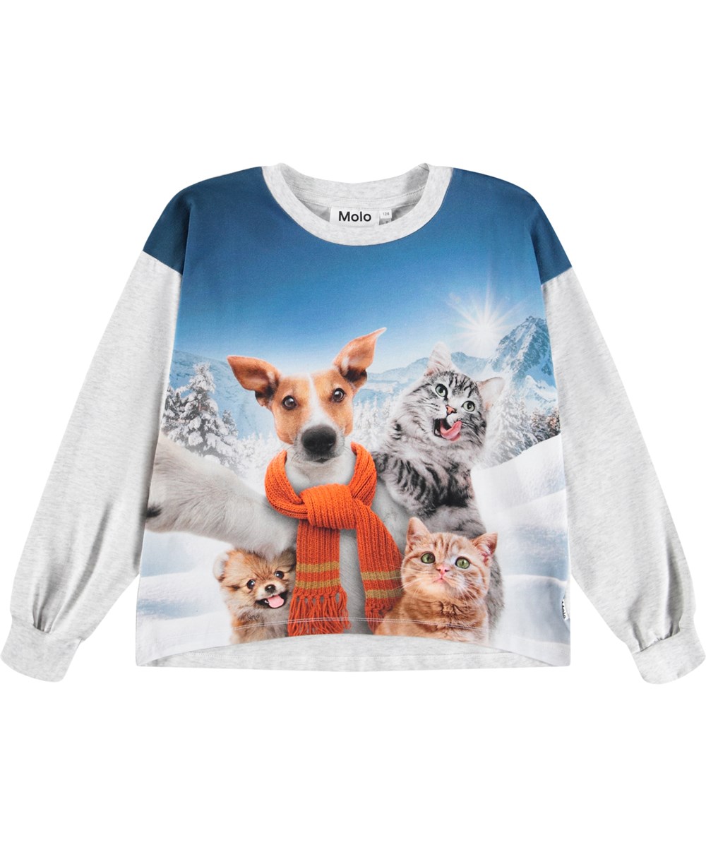 Reniza - Selfie - Blau-graues Langarmshirt für Kinder aus weicher Bio-Baumwolle mit gerippten Bündchen und Ausschnitt sowie einem Aufdruck von Tieren, die ein Selfie machen.