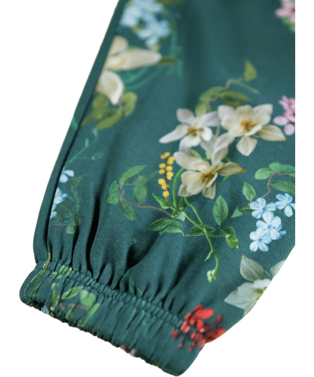 Adan - Green Paisley - Groene joggingbroek voor kinderen gemaakt van biologisch katoen met een bloemenprint.