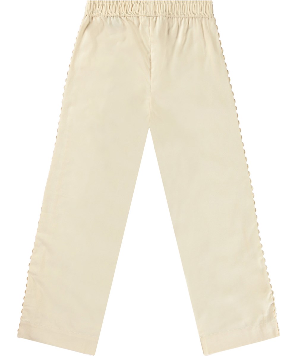 Adelyn - Brazilian Sand - Kinderbroek van biologisch katoen. De broek is beige met prachtige details.