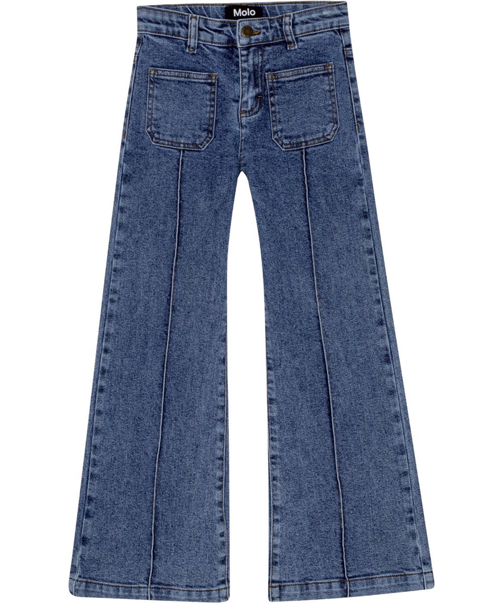 Adina - Stone Lapis Blue - Denimblauwe jaren 70 jeans van biologisch katoen met uitlopende pijpen.