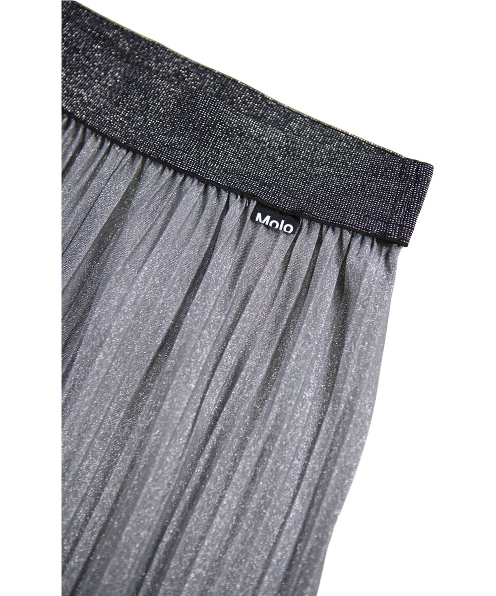 Alenna - Grey Flannel - Grijze geplooide kinderbroek met zilveren glans.