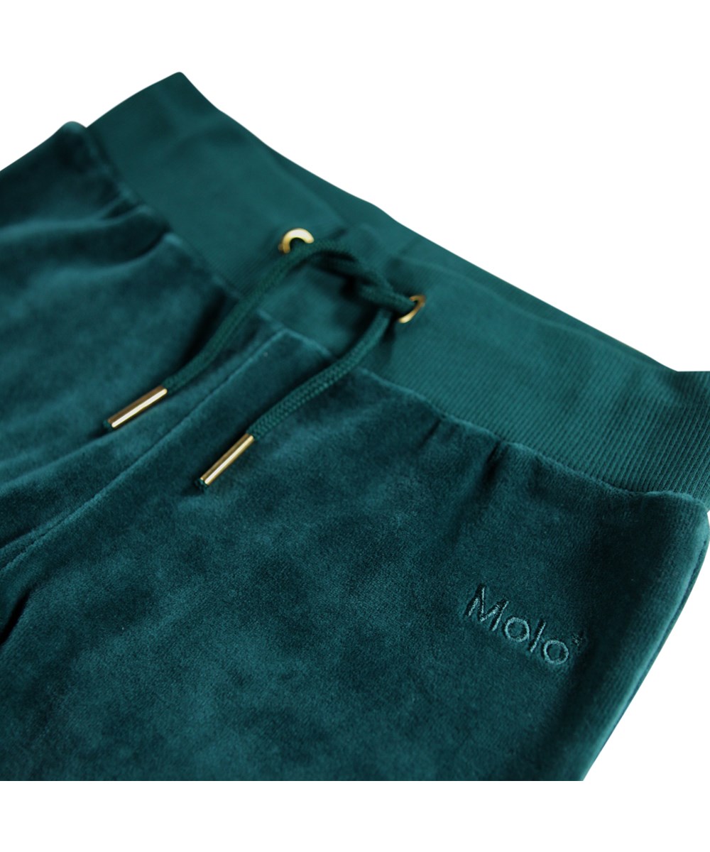 Annie - Cosmic Green - Groene fluwelen kinderbroek gemaakt van een zachte katoenmix.