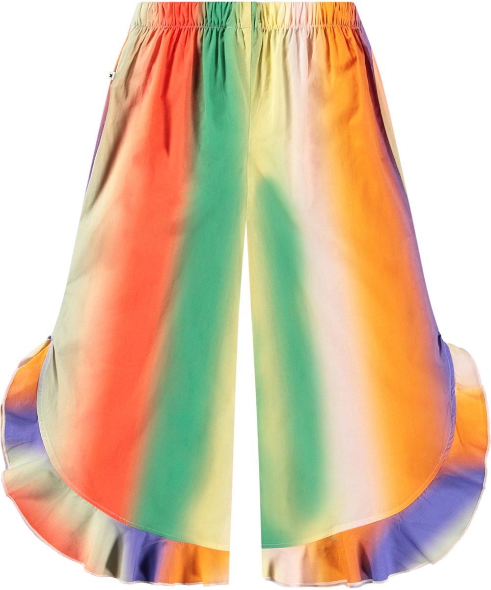 Aretha - Big Rainbow - Luchtige kinderbroek met een ruchesrand gemaakt van biologisch katoen.