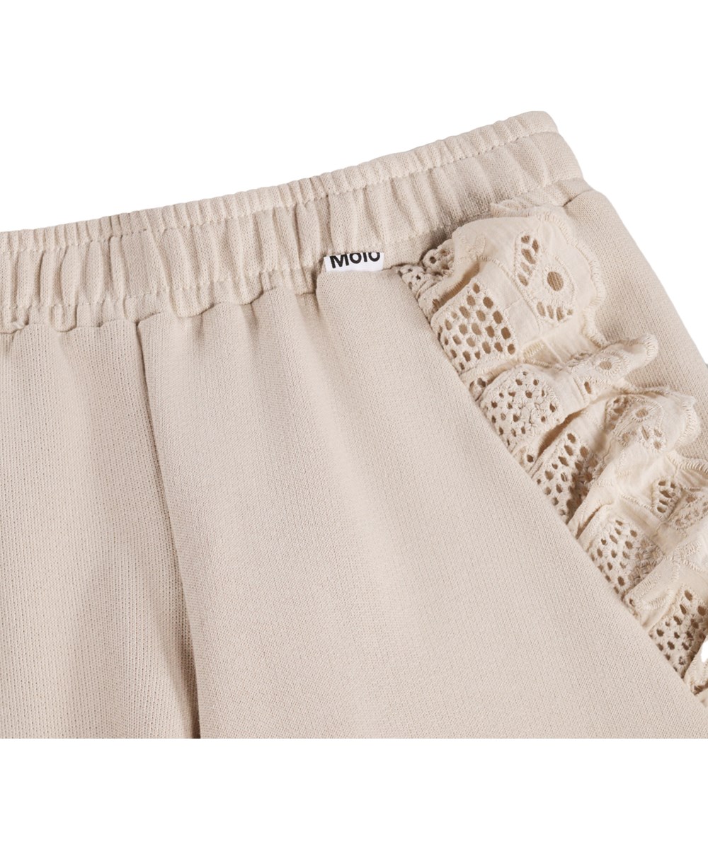 Ariana - Soft Powder - Lichte huidskleur kinderbroek met kant gemaakt van biologisch katoenen jersey