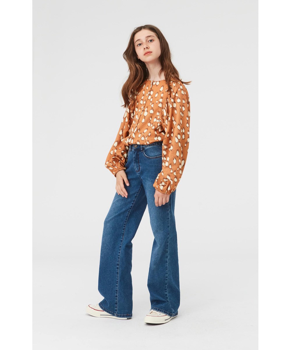 Asta - Mid Blue Wash - Gerecyclede wijde blauwe jeans