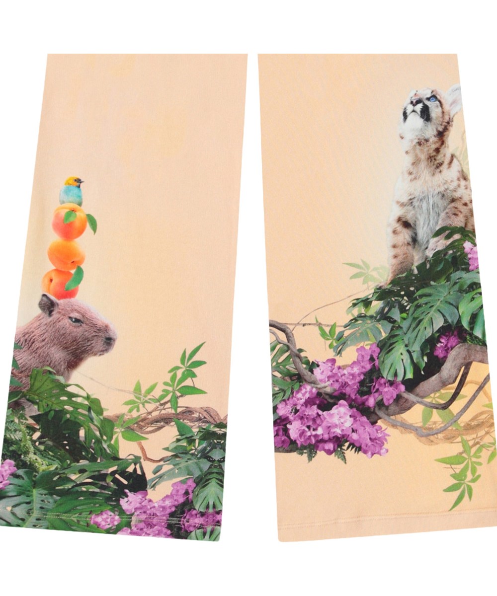 Aurita - Pumatastic - Lichtoranje kinderbroek van biologisch katoenen jersey met een jungle dierenprint.