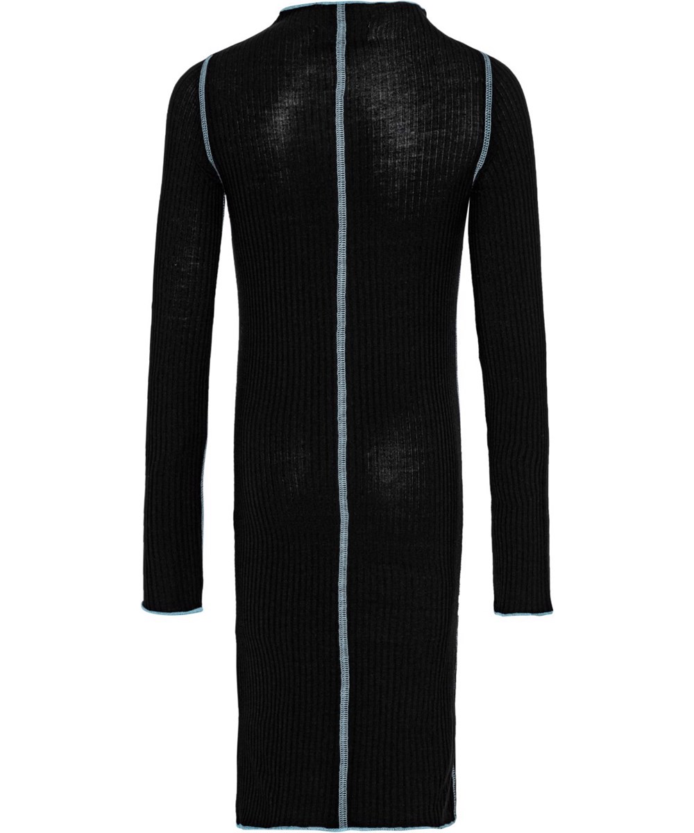 Cai - Black - Zwarte jurk van geribbelde jersey met lange mouwen in een aansluitende pasvorm en met lichtblauwe overlock boorden.