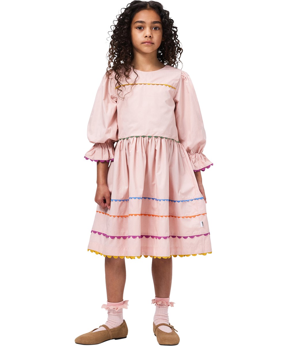 Capella - Petal Blush - Roze kinderjurk met ruches mouwen gemaakt van biologisch katoen 