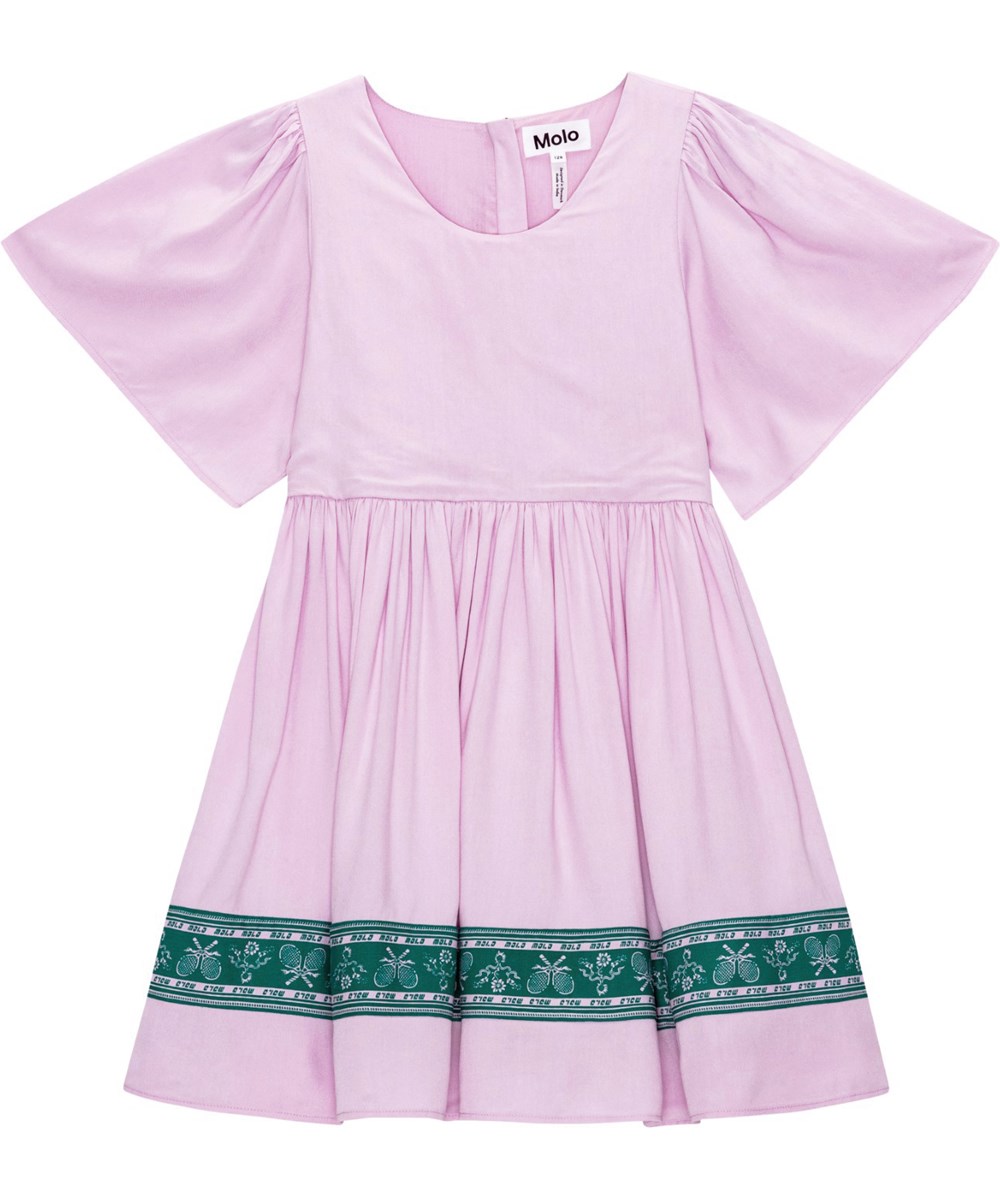 Carlin - Alpine Glow - Roze viscose jurk met groen band met bloemen en tennisrackets