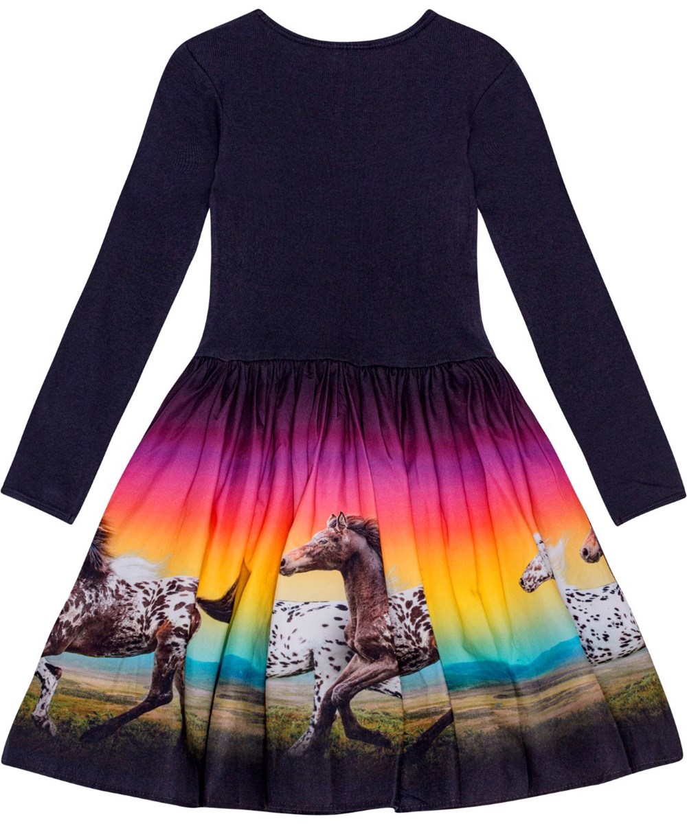 Casie - Magic Sunset - Zwarte biologische katoenen jurk met een cirkelvormige rok met paardenprint.