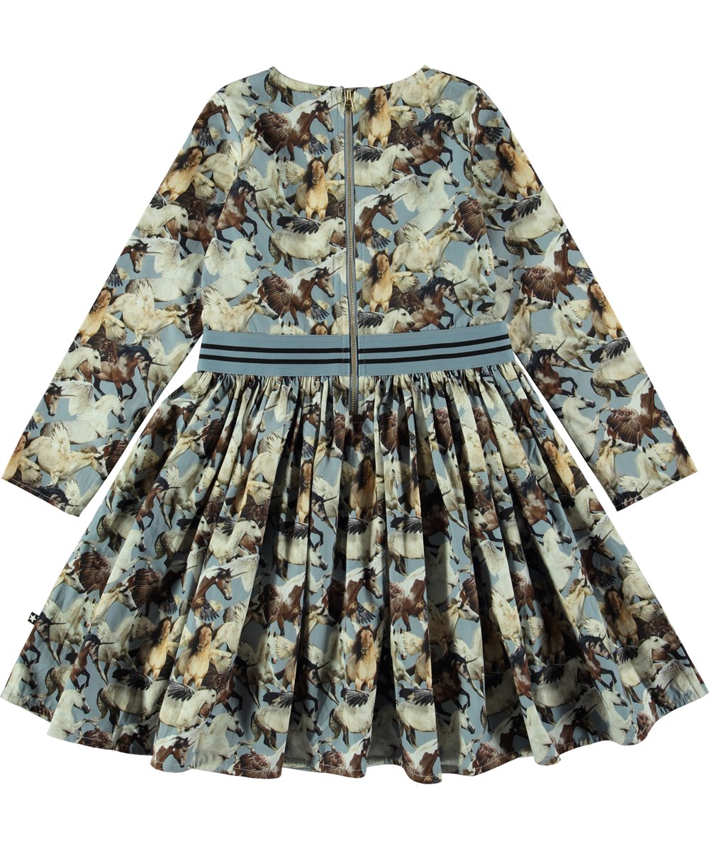 Christin - Celestial Unicorns - Blauwe jurk met gevleugelde paarden.
