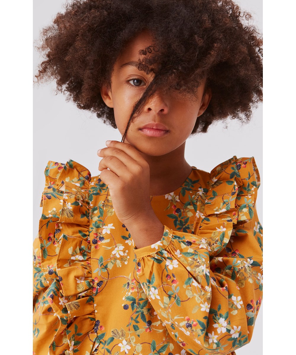 Clea - Bramble Gold - Gouden biologische jurk met bramen print