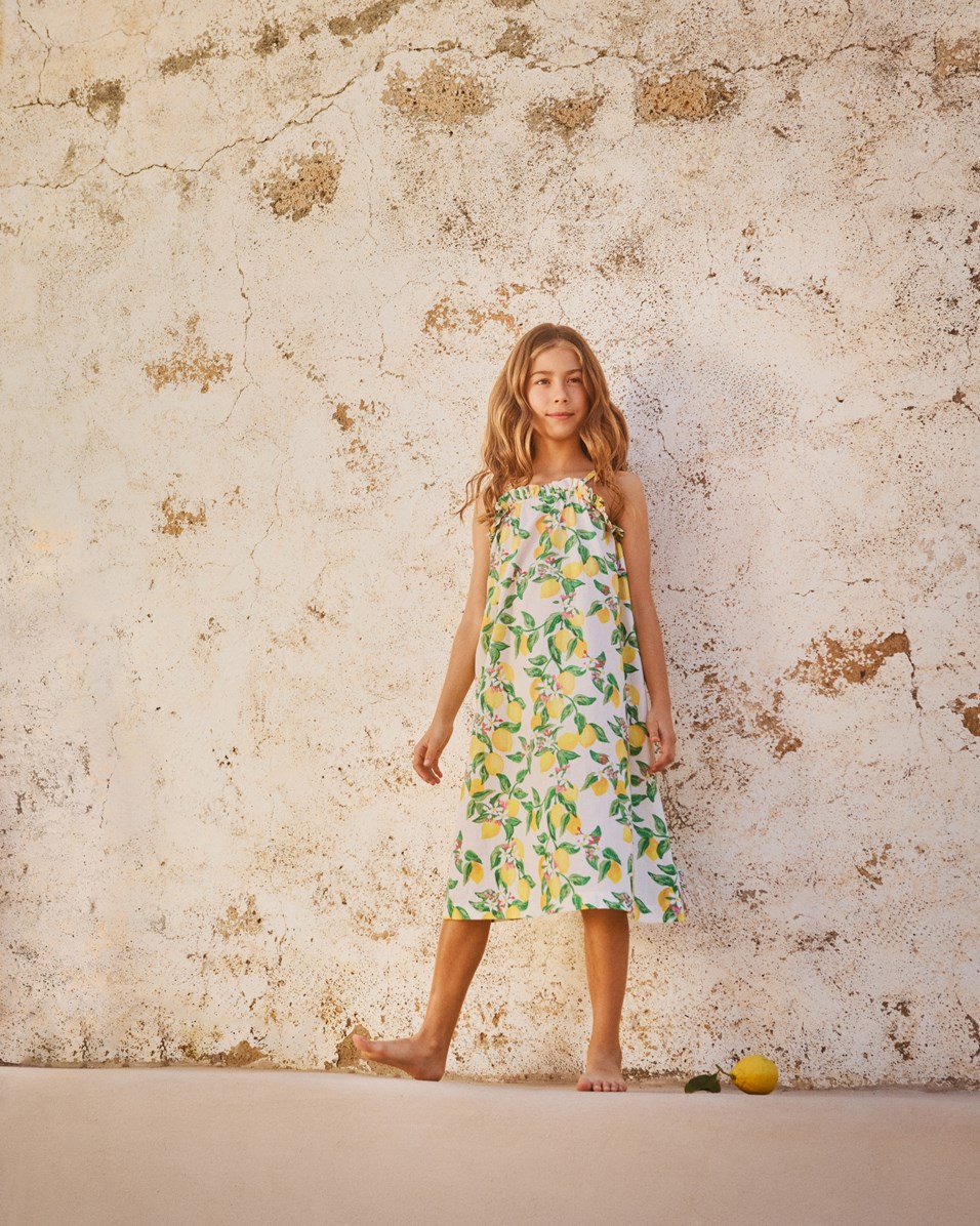 Connie - Citrus - Gele jurk met bandjes voor kinderen met citrusprint gemaakt van biologisch katoen.