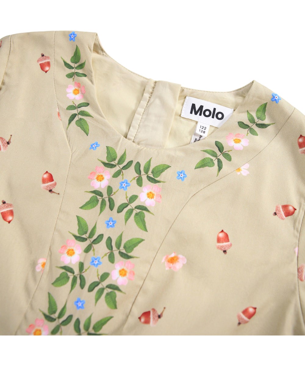 Coralie - Acorn Squirrels - Kinderjurk gemaakt van biologisch katoenen popeline met lange mouwen en een print van bloemen, eikels en kleine eekhoorns.