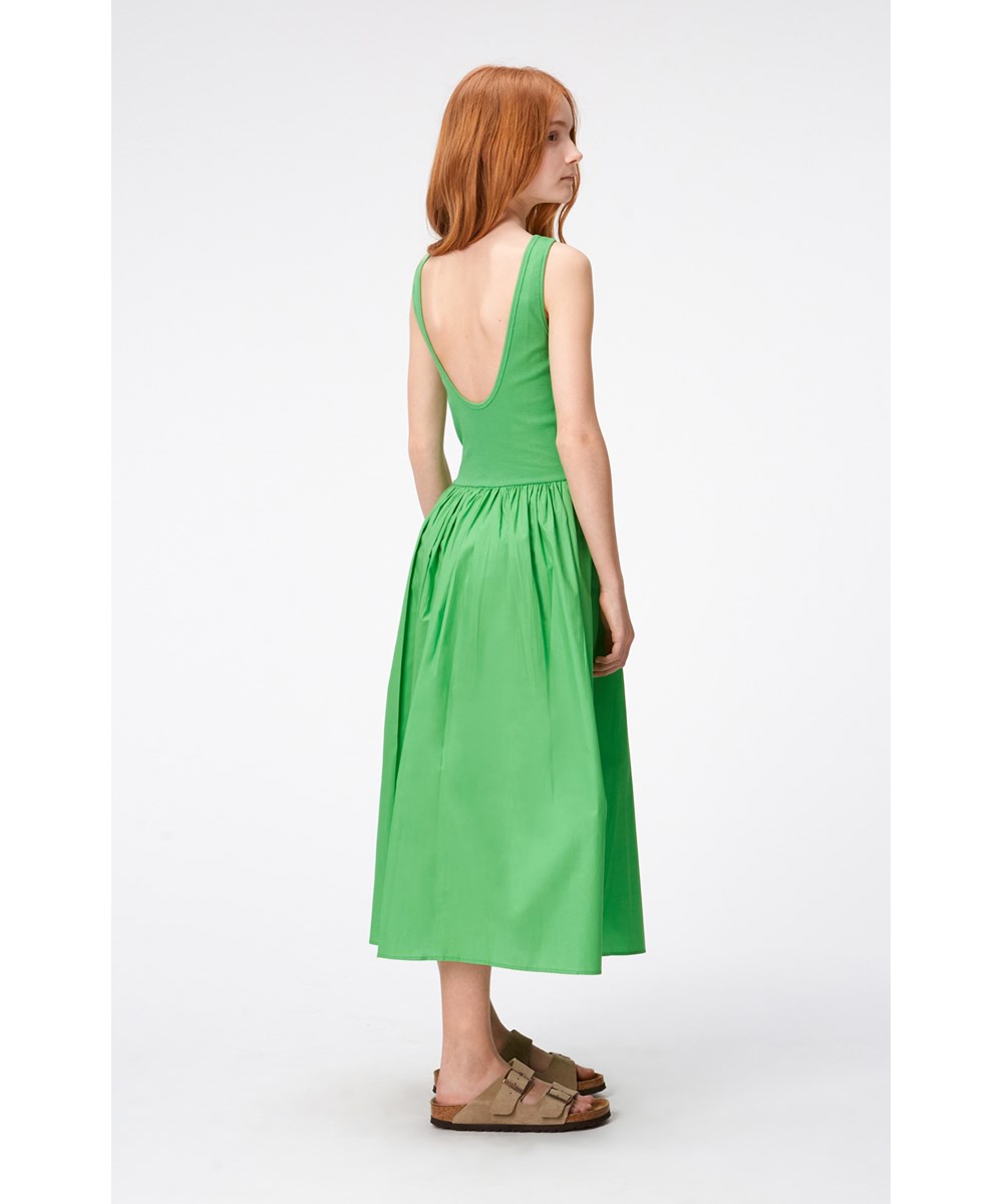 Corella - Classic Green - Groene knielange jurk van biologisch katoen