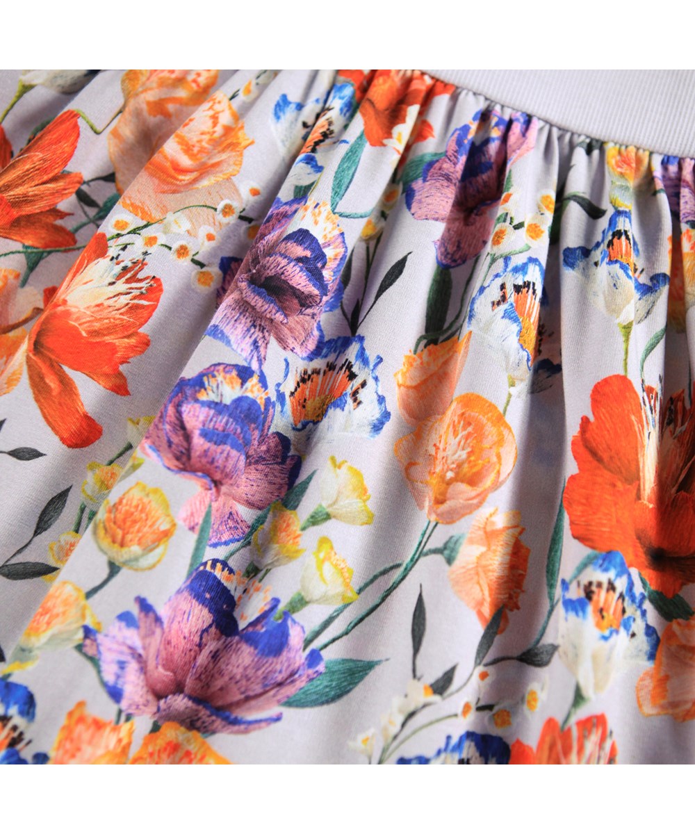 Credence - Paper Flowers - Lichtpaarse kinderjurk van biologisch katoen met lang mouwen, een aansluitend bovenstuk van geribbeld jersey en een gladde jersey rok.