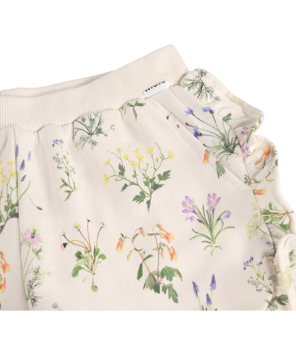 Acacia - Primavera - Witte kindershorts met een bloemenprint gemaakt van zachte biologische katoen 