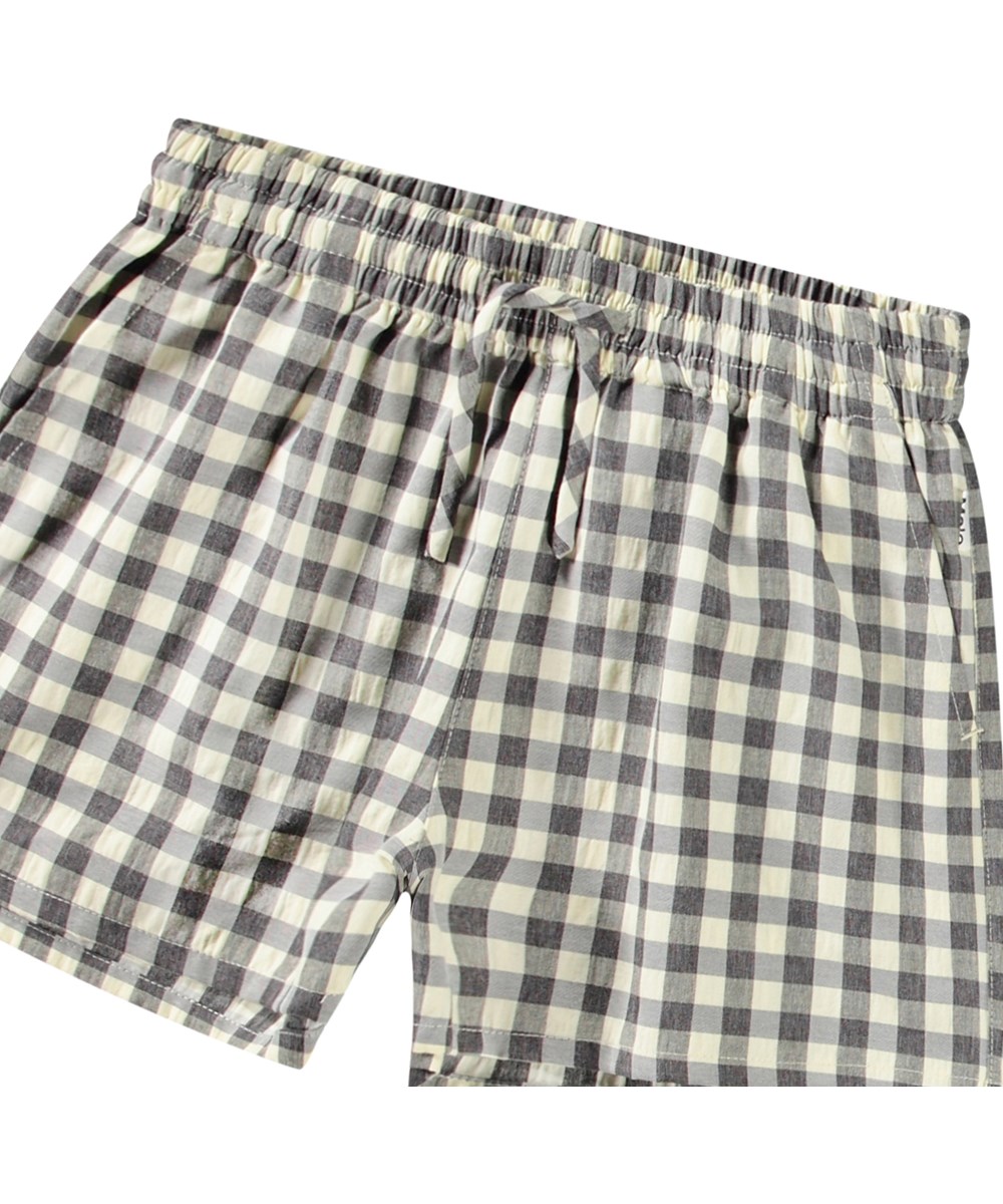 Addie - Sun Check - Geblokte kindershort in zwart en wit.