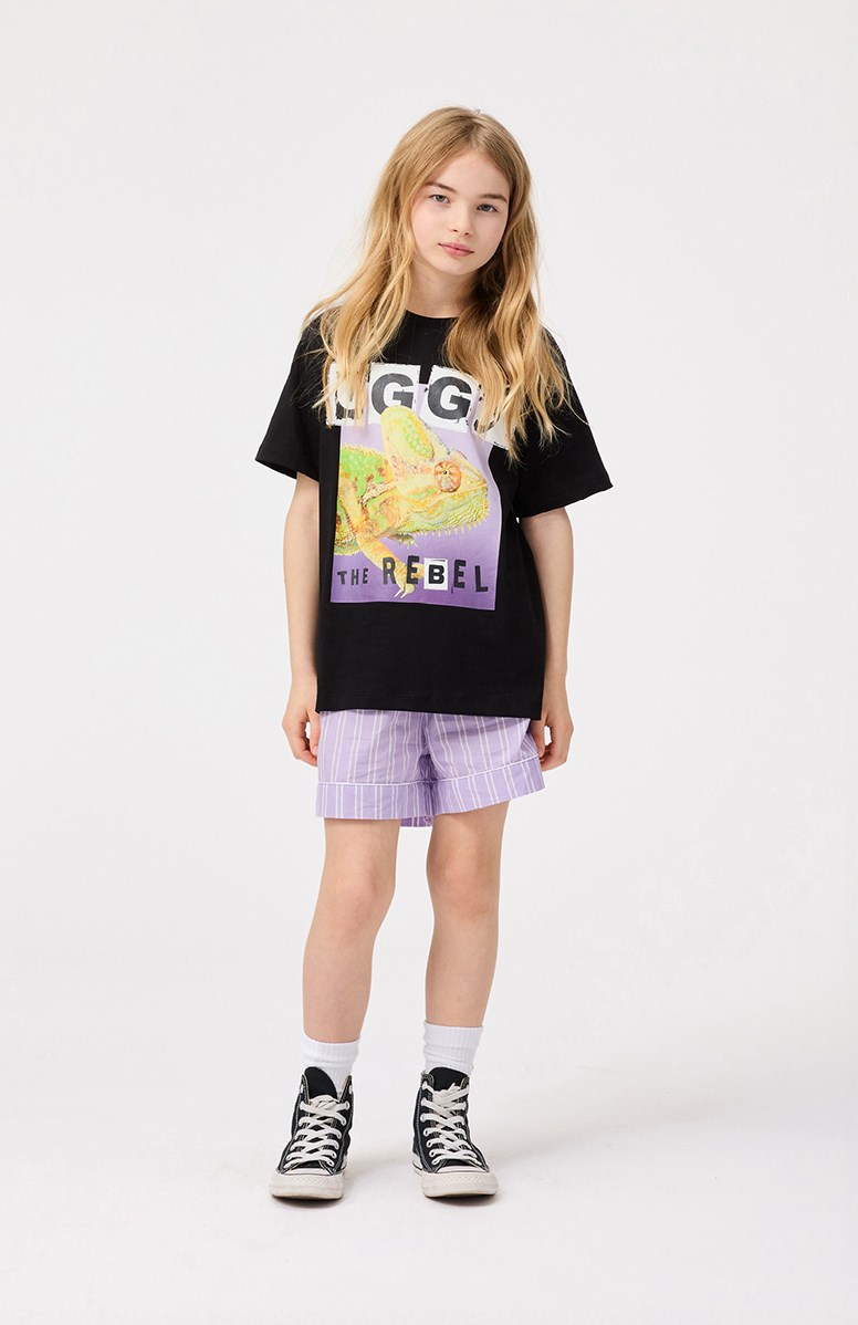 Aja - Purple Rail Stripe - Kindershort van biologisch katoen. Het is gestreept in lichtpaars en wit.