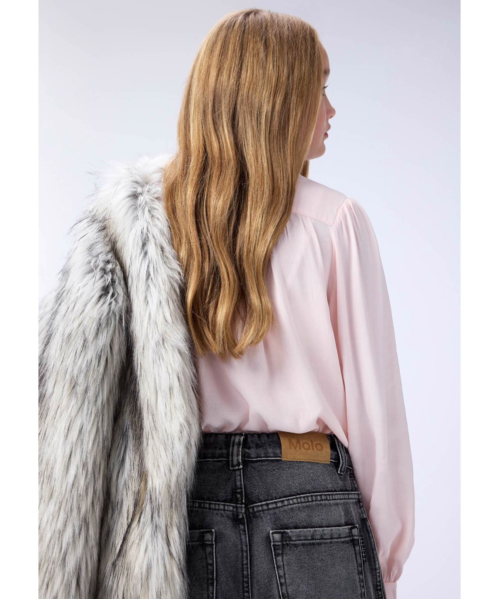 Rafina - Rose Hips - Roze viscose kinderblouse.