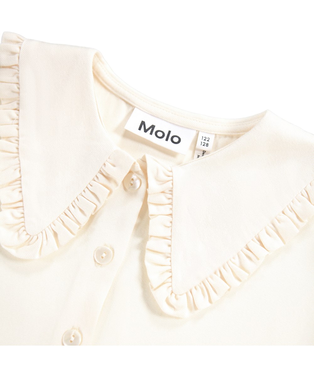 Robbin - Buttercream - Roomkleurig kinderblouse gemaakt van viscose.