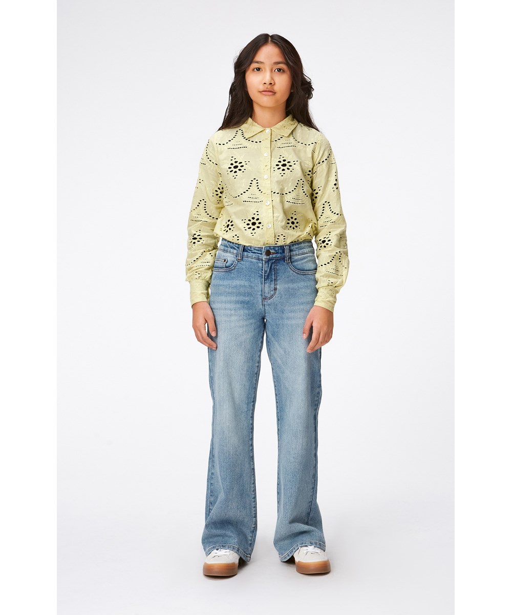 Runa - Green Tea - Tomusininen blouse van biologisch katoen met kant