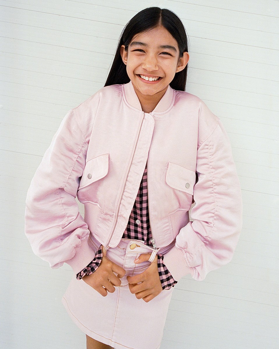 Baji - Charlotte Pink - Roze kinderspijkerrok met bruine stiksels.