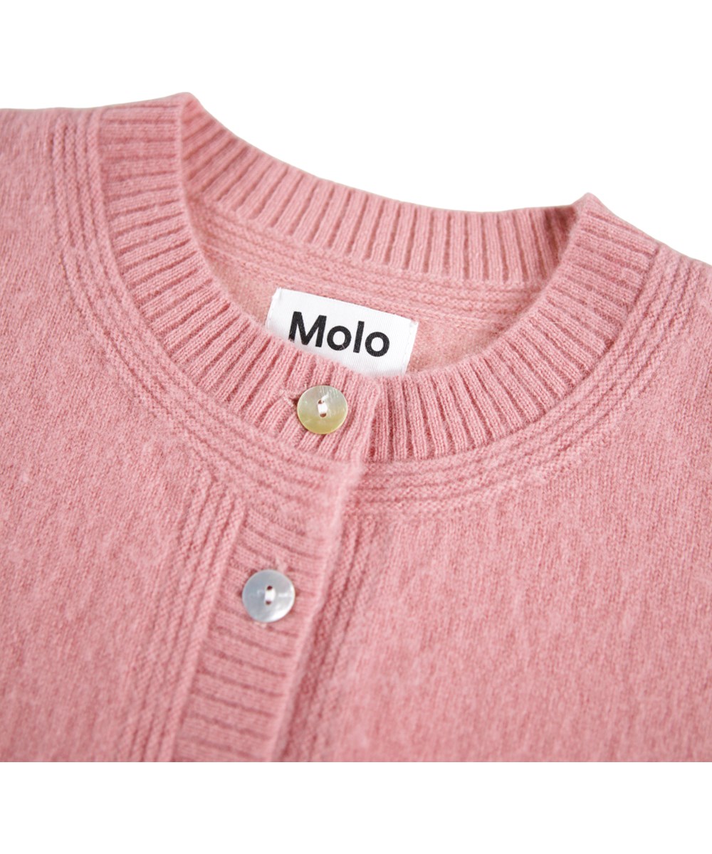 Giovanna - Blush - Zachte roze kindervest gemaakt van licht geborstelde wol.