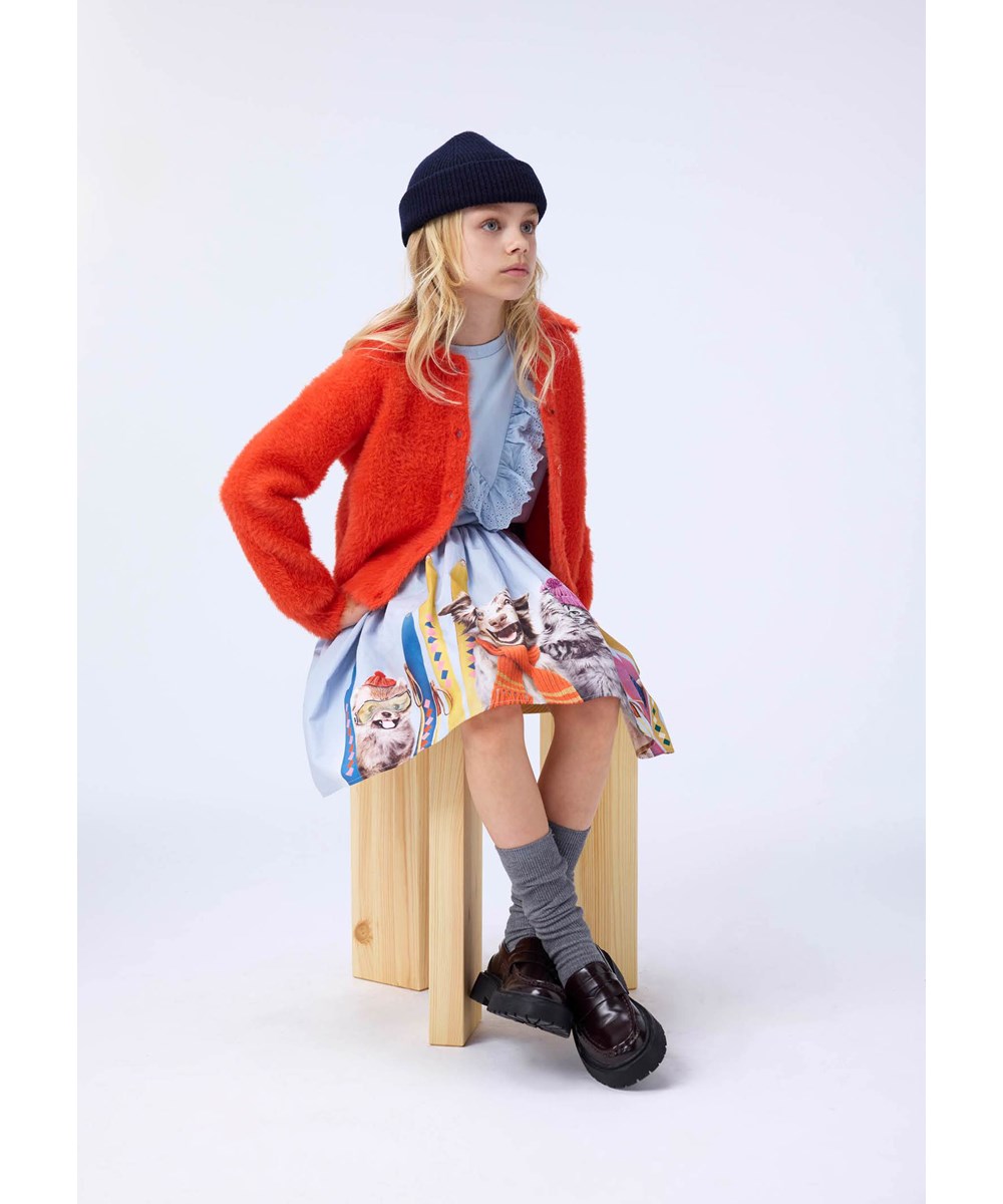 Gwen - Rising Sun - Oranje kindervest met een rode tint en een nepbont look.