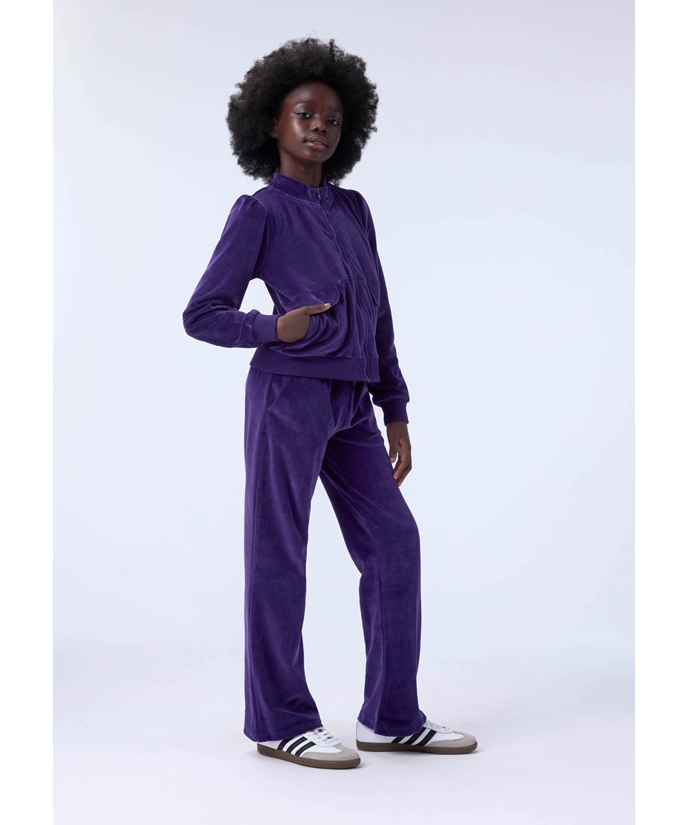 Malika - Space Purple - Paarse vest gemaakt van zacht velours.