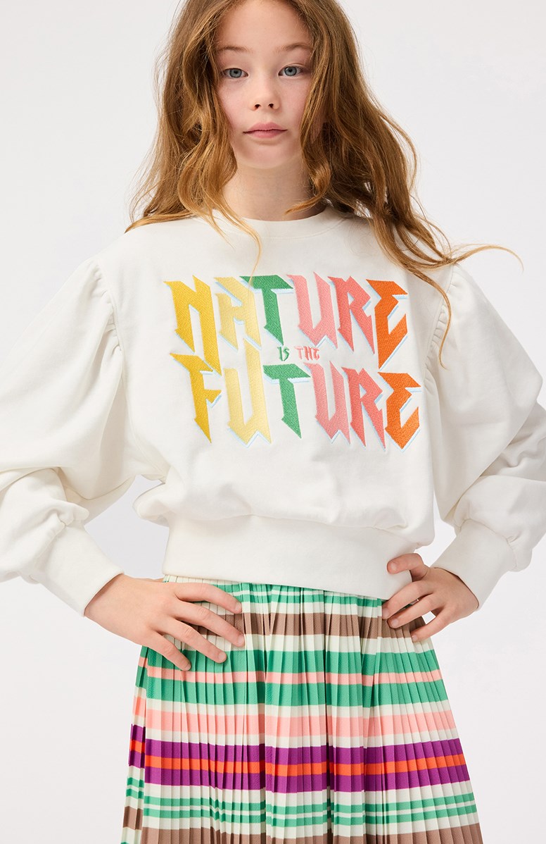 Mariah - Nature Future - Witte kindersweater van zacht katoen met borduurwerk en ribboord rond de hals, mouwen en onderkant.