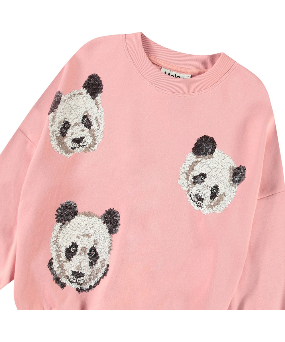 Marika - Rosequartz - Roze kindersweater van zacht bioloigsch katoen met geborduurde pailletten en ribboord rond de hals, mouwen en onderkant.