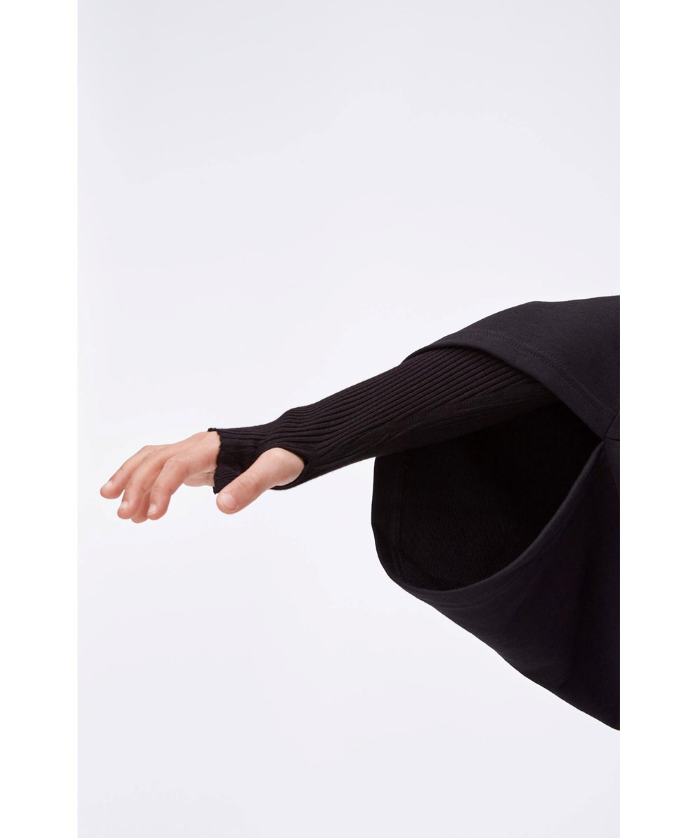 Marilyn - Black - Zwarte biologische hoodie met wijde mouwen