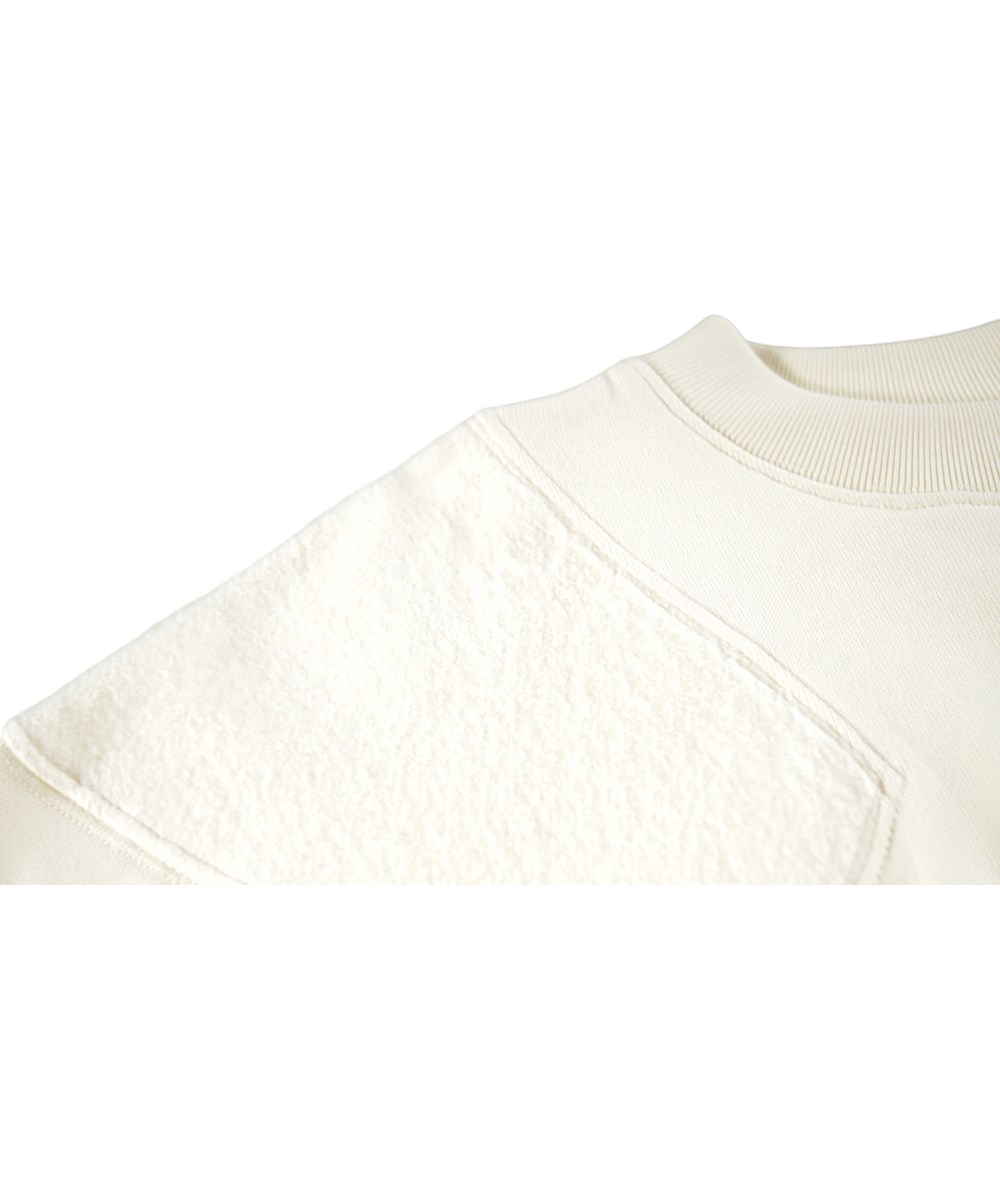 Marion - Buttercream - Crèmekleurige kindersweater gemaakt van biologisch katoen.