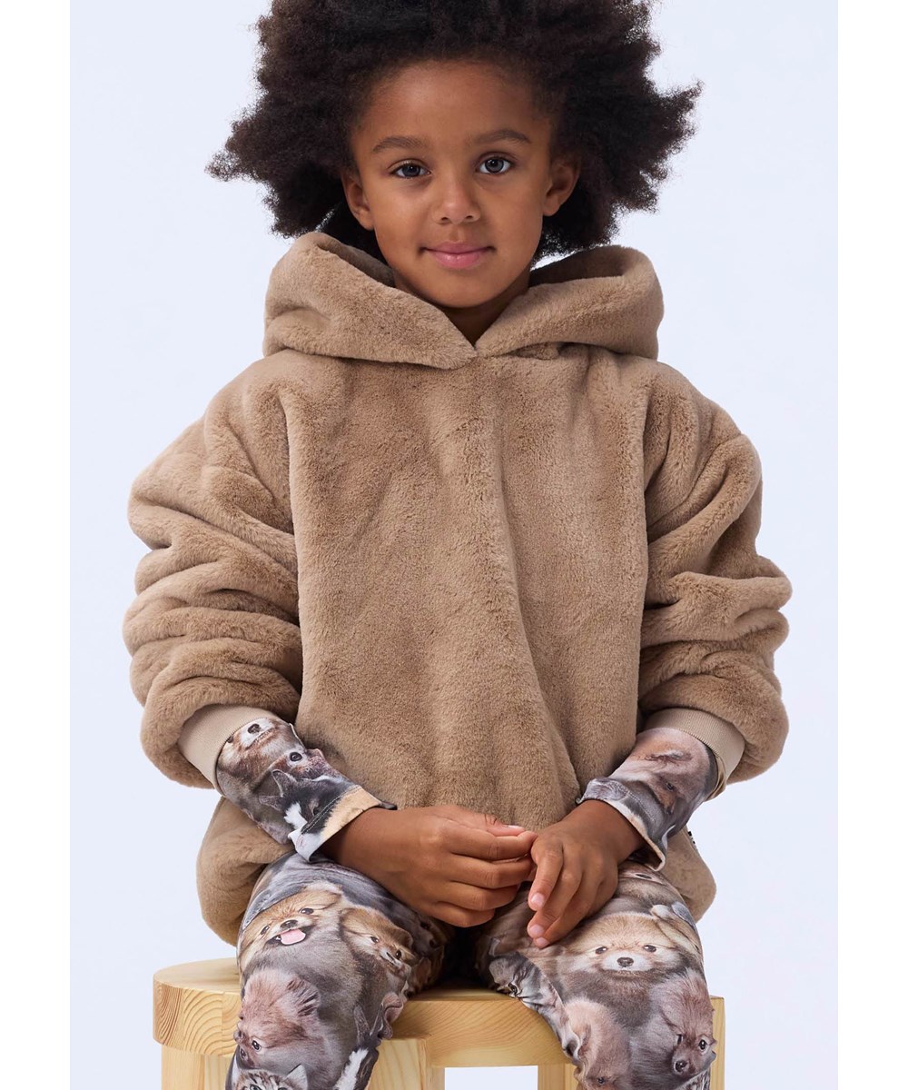 Maureen - Pomeranian - Fluffy bruine kinderhoodie in nepbont.