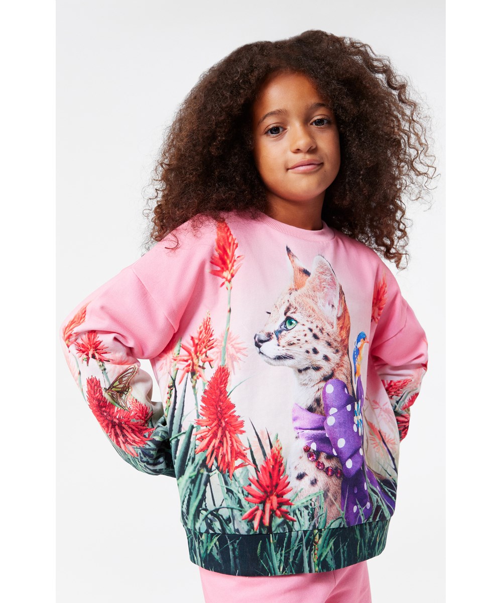 Maxi - Fancy Cat - Roze biologisch katoenen sweater met feestelijke katten- en bloemenprint.